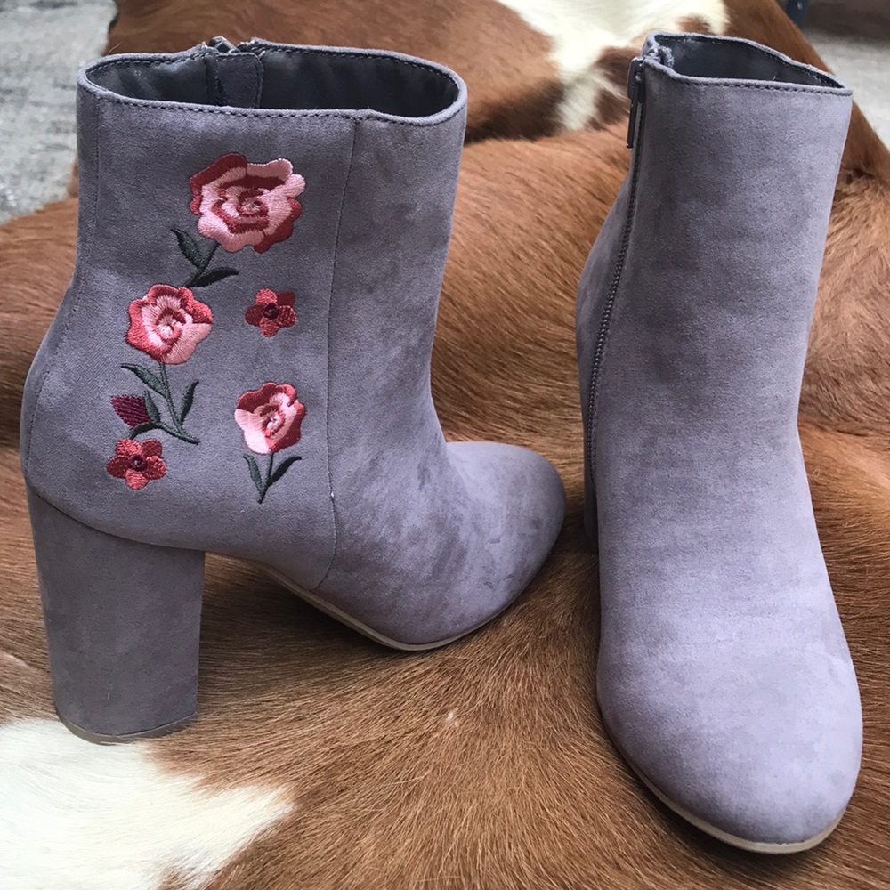 Report Ankle Boots with Floral Embroidery
